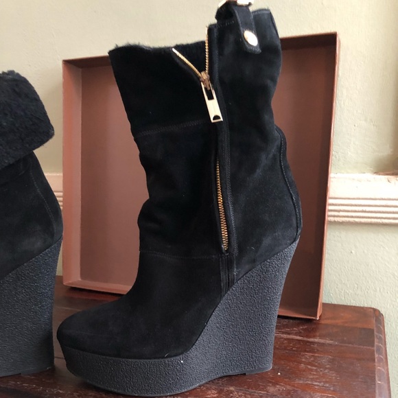 Burberry Suede Wedge Boots with shearling inside - Picture 2 of 6